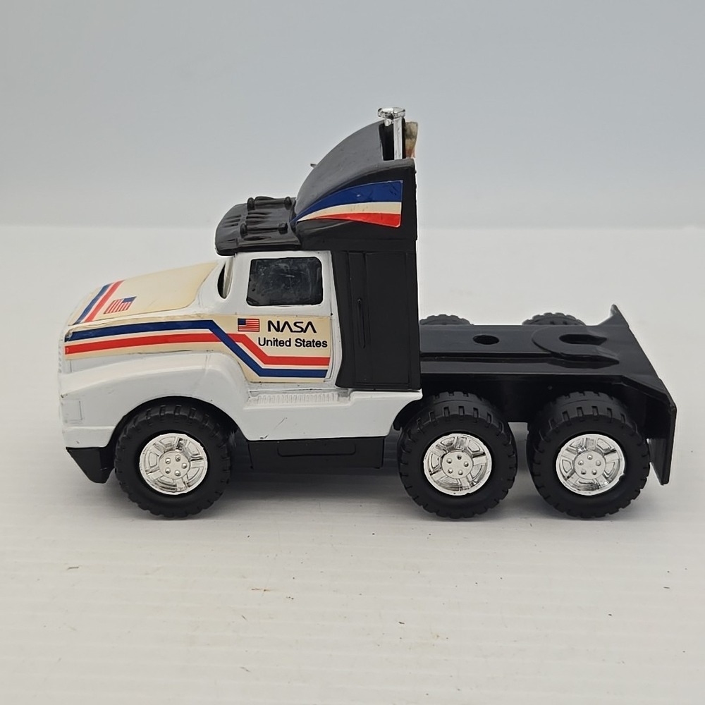 VINTAGE‎ 1989 REMCO TOYS NASA SEMI TRUCK